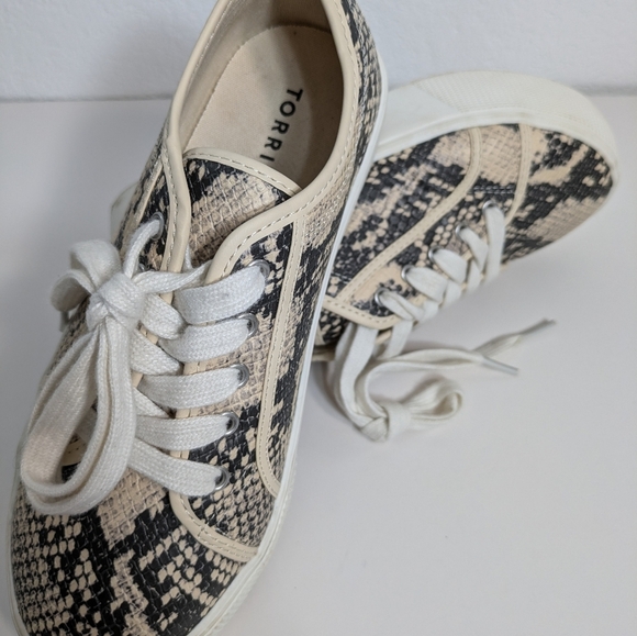 Snakeskin Pattern Sneakers with White Laces - Picture 3 of 4